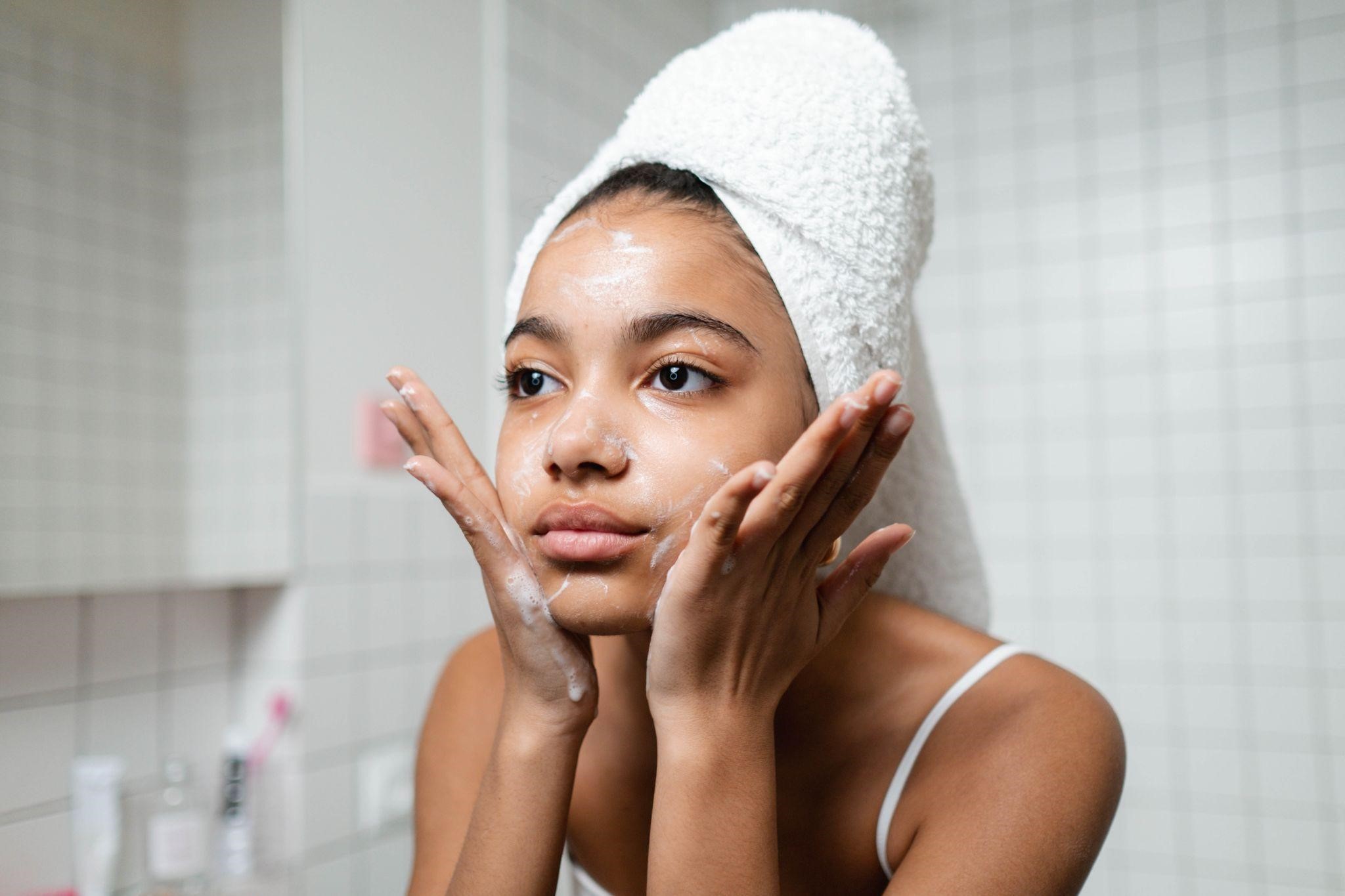 9 Best Face Wash For Dry Skin In India That You Must Buy